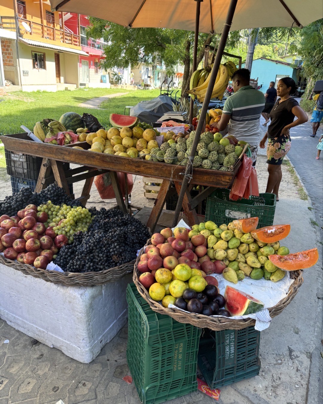 Frutas frescas na feira.