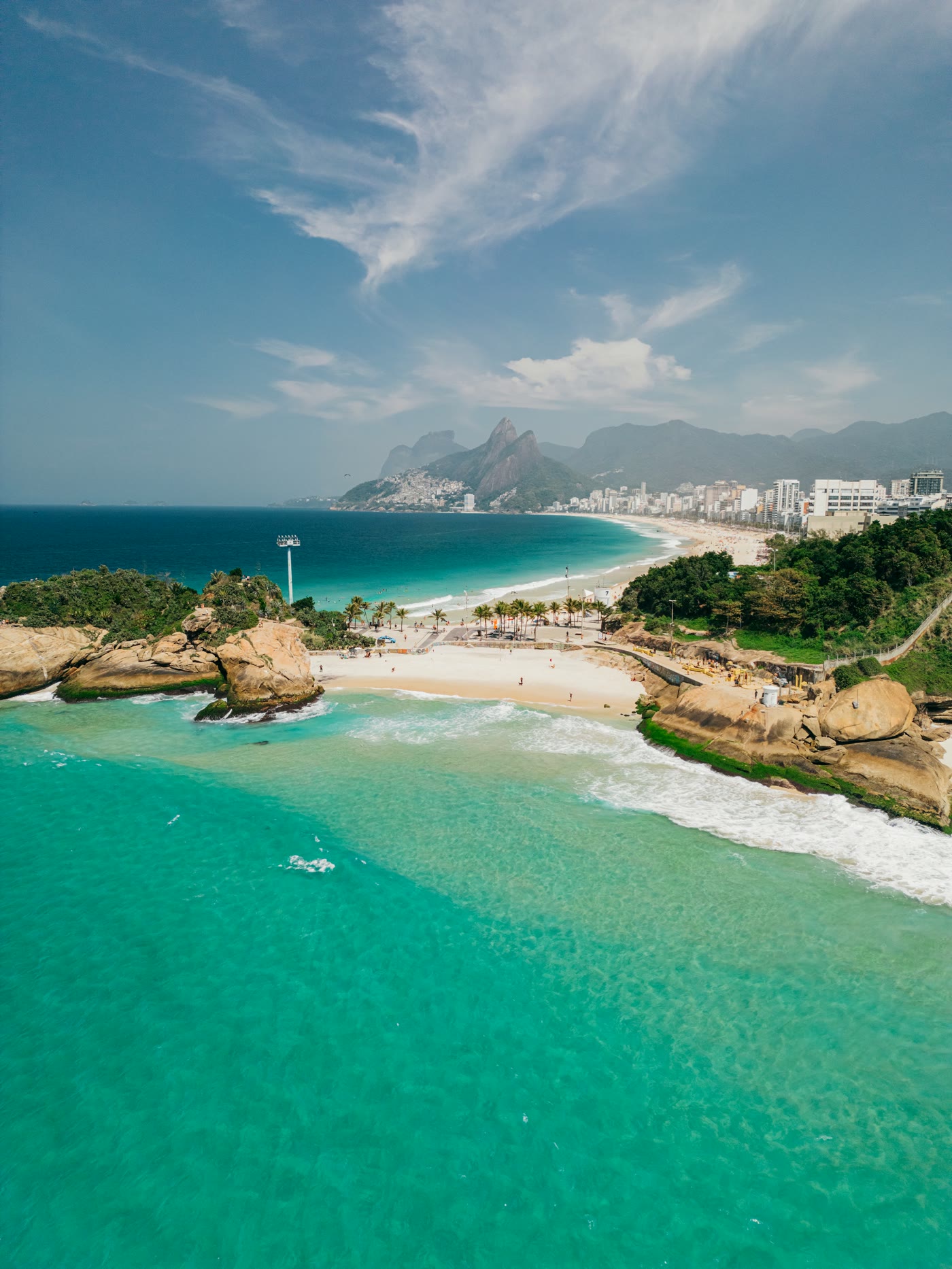 A esquina onde o Rio faz a curva: o Arpoador, entre Copacabana e Ipanema. Foto: Marcos Paulo Prado / Unsplash.