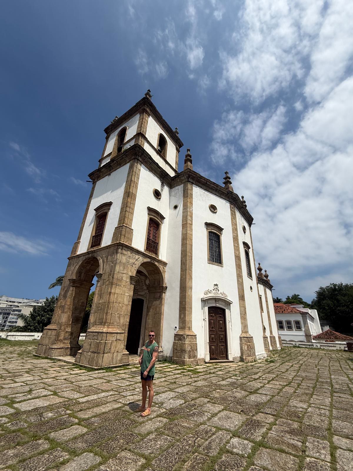 A Igreja de Nossa Senhora da Glória do Outeiro.